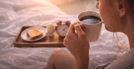 Ist Kaffee auf leeren Magen schädlich? Coffeechecker klärt auf und gibt Kaffeeempfehlungen ab